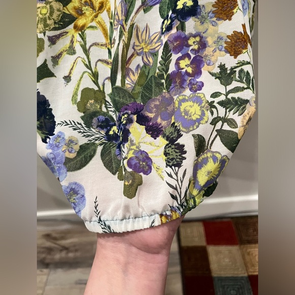 Blue & White Floral Patterned Blouse - Picture 4 of 6